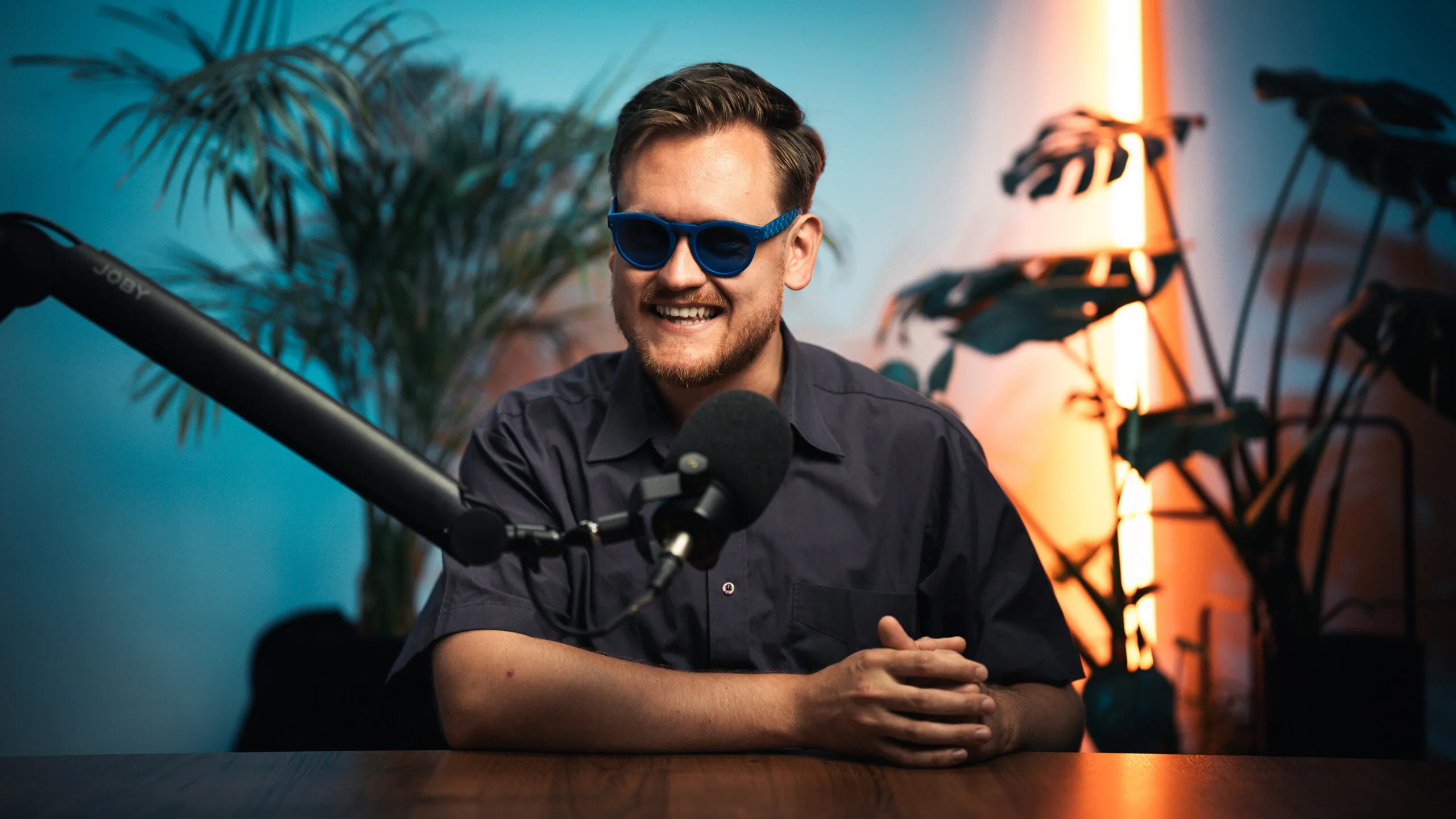 Jacek Urbańczyk — JU Creative, w studiu podcastowym